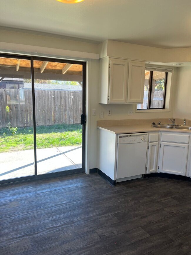 Building Photo - 511-513 Plum St