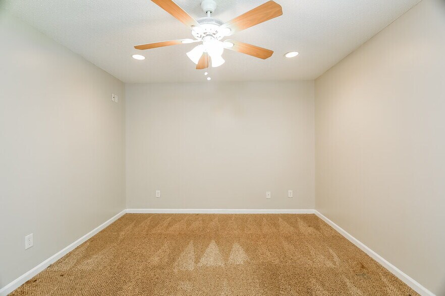 Building Photo - 2561 Gaylon St