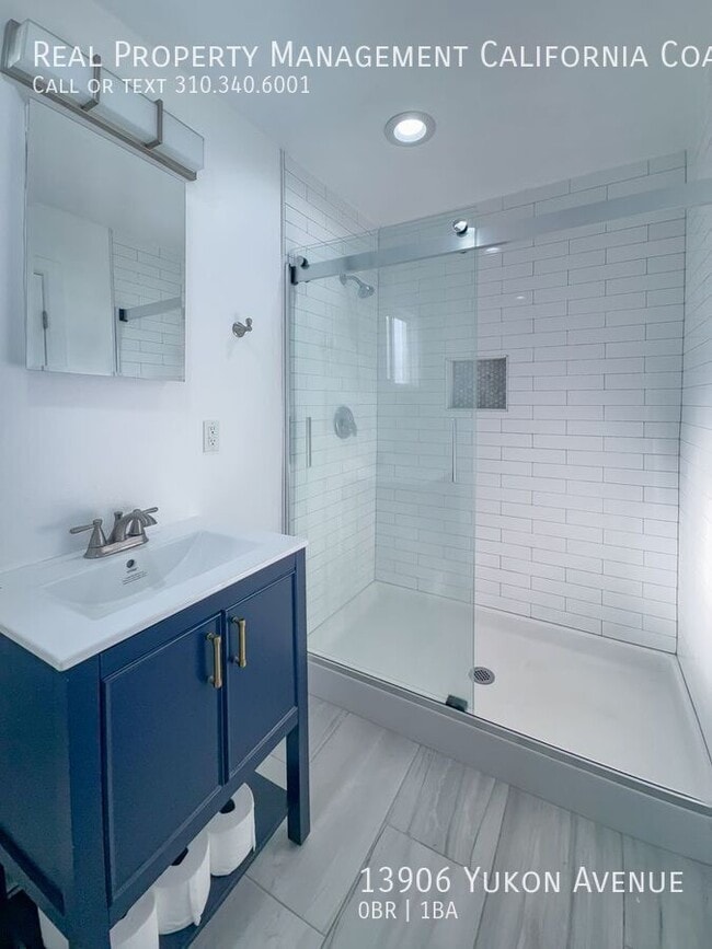 Building Photo - 13906 Yukon Ave