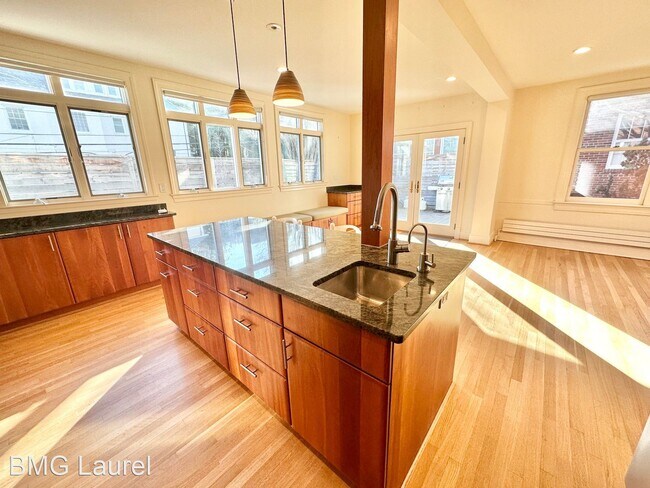 Building Photo - 4 br, 3.5 bath House - 2910 Cortland Pl NW