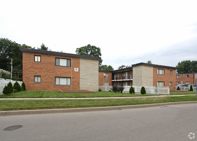 Building - 306-314 Wilson Ave