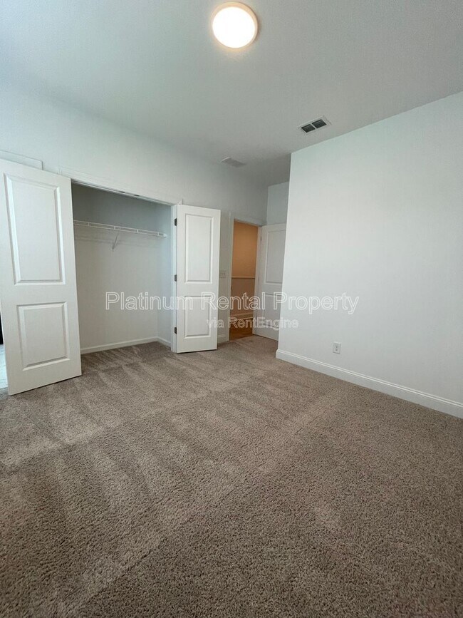 Building Photo - 5221 Riden Ct