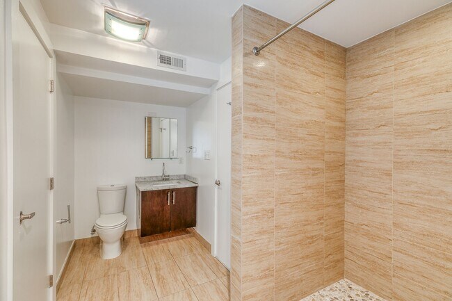 Building Photo - Northern Liberties Townhome with Parking
