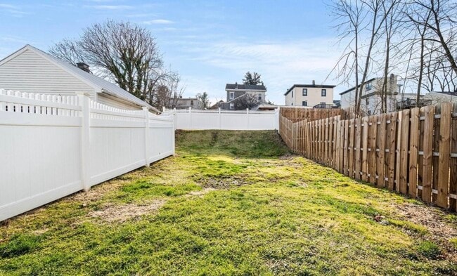 Building Photo - 228 Church St