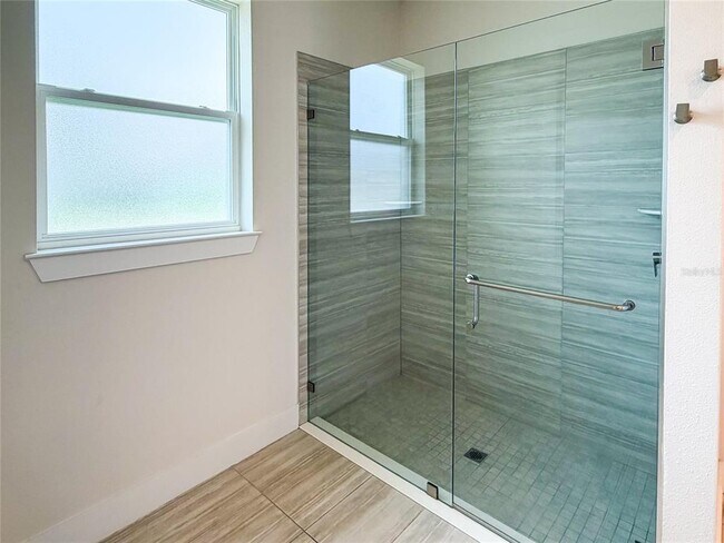 Building Photo - 2065 Paragon Cir W