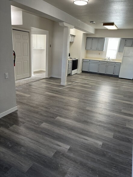 Building Photo - 109 N Kimball Ave