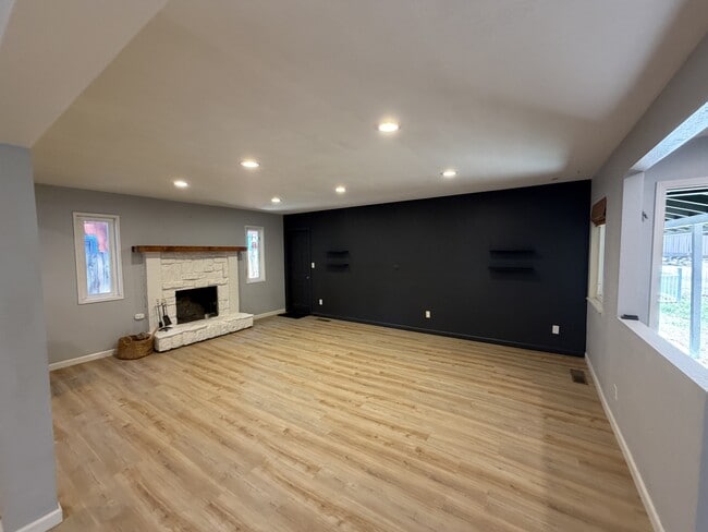 Building Photo - 3204 Apple St