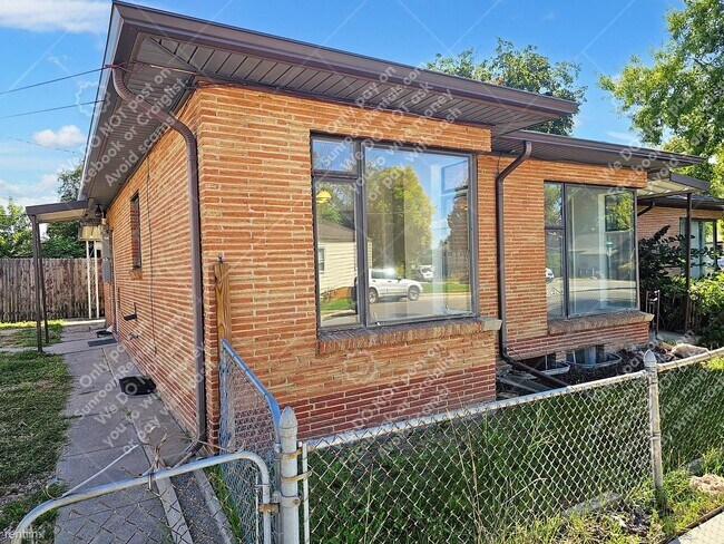 Building Photo - 2 br, 1 bath Duplex - 4300 S Acoma St