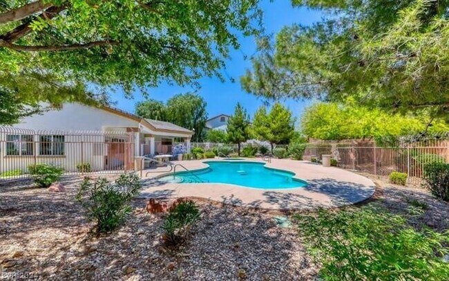 Building Photo - 5655 E Sahara Ave