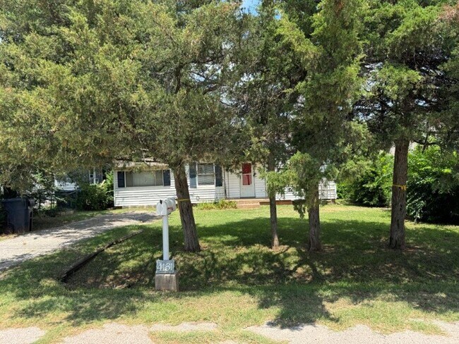 Building Photo - 4131 Laverne St