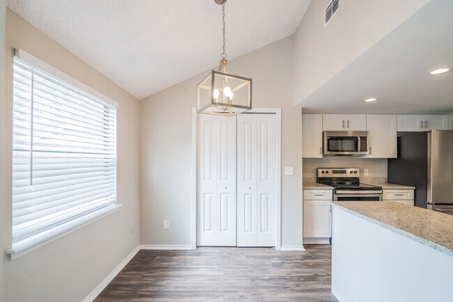 Building Photo - 426 Wheatfield Ct