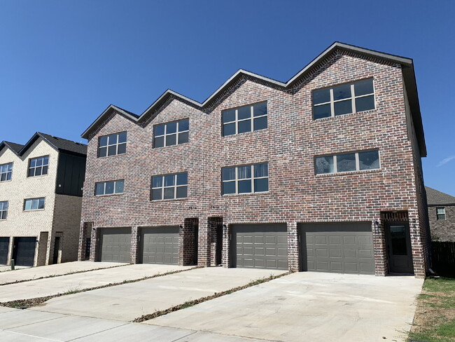 Building Photo - 2614 SW Livingston Square