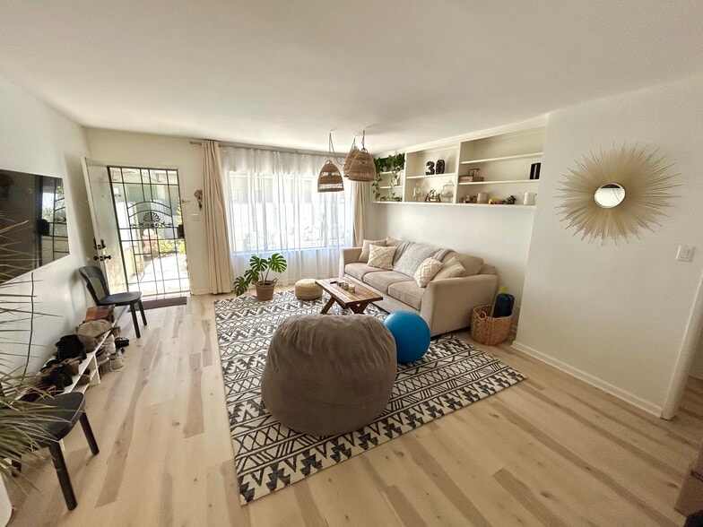 Building Photo - 800 N Eucalyptus Ave