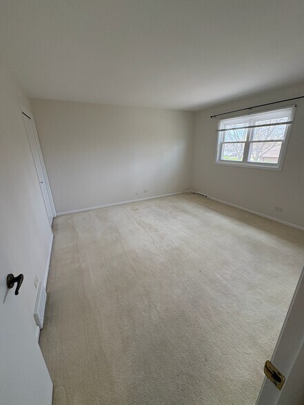 Building Photo - 356 2nd Ct