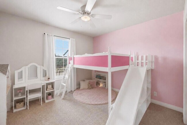 Building Photo - 714 Newport Dr