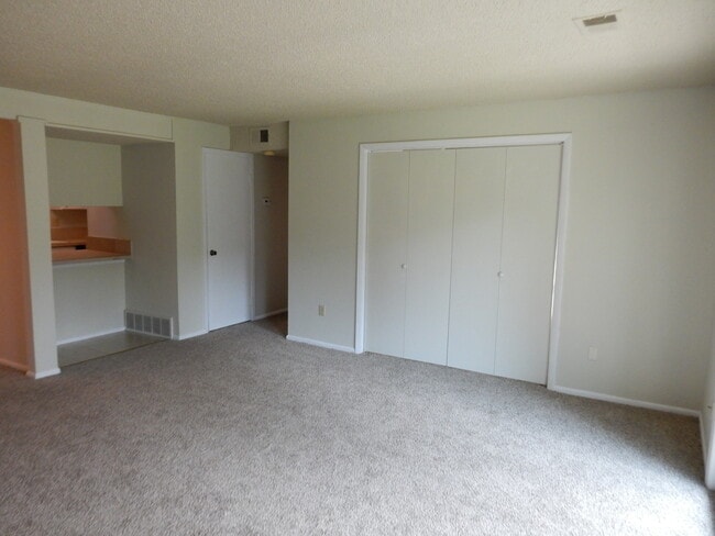 Building Photo - LOVELY spacious 2 bed/2 bath Westminster condo