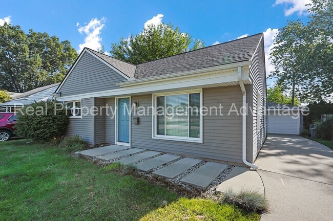 Building Photo - Fully Updated Two Bedroom with Contemporary Style and Comfort Throughout!
