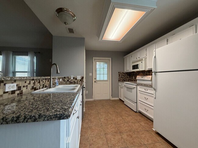 Building Photo - 6629 Kodiak Dr