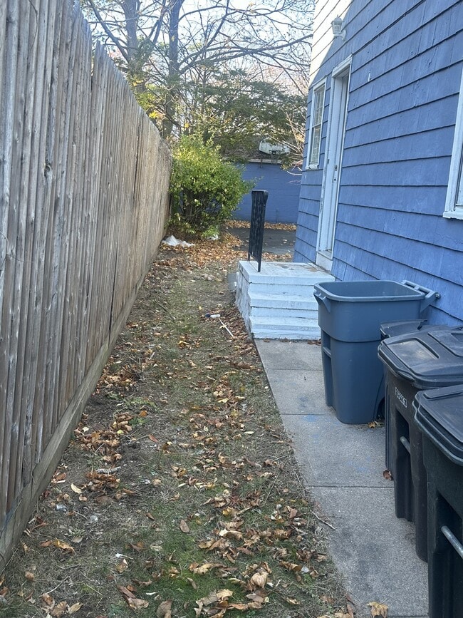 Building Photo - 530 Bellevue Rd