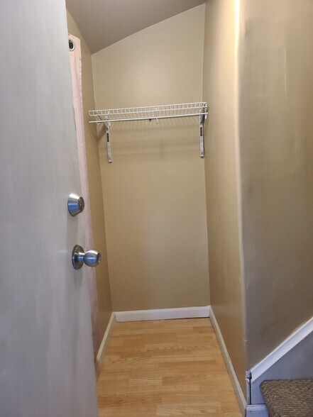 Building Photo - 914 S Center St