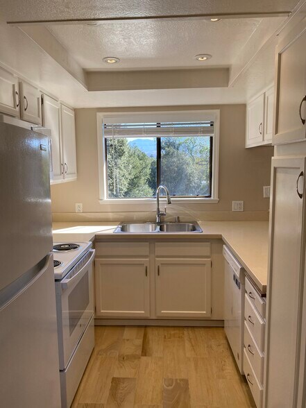 Building Photo - 2055 Sierra Rd