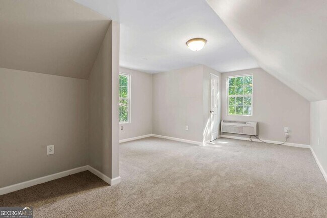 Building Photo - 1333 Laura Ln