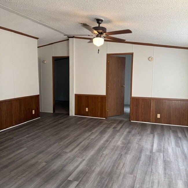 Building Photo - 3 Bedroom 2 Bath Manufactured Home