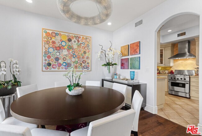 Building Photo - 137 S Spalding Dr