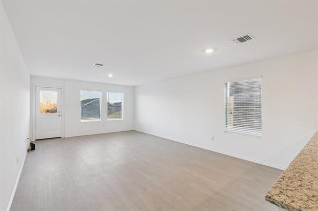 Building Photo - 14910 Parkway Center Ave