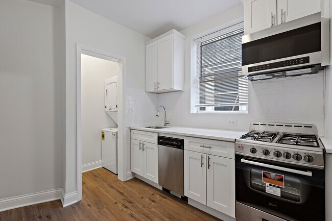 Building Photo - 3722 N Clark St