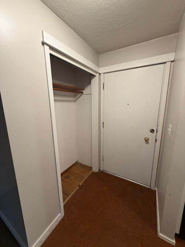 Building Photo - Bright & Comfortable 2-Bedroom Rental- 1/2 Month of rent concession