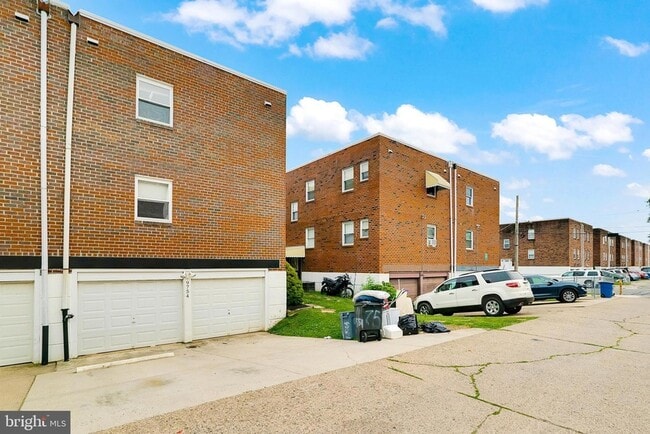 Building Photo - 9754 E Roosevelt Blvd