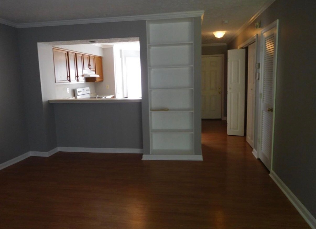 Building Photo - 445 Claircrest Dr