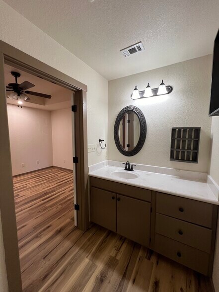 Building Photo - 306 Lux Dr