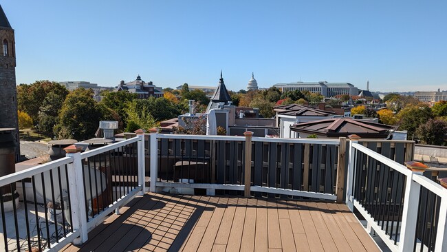 Private Rooftop Deck - 614 Maryland Ave NE