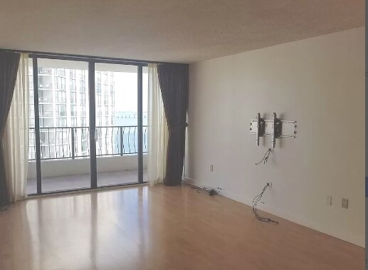 Building Photo - 555 NE 15th St