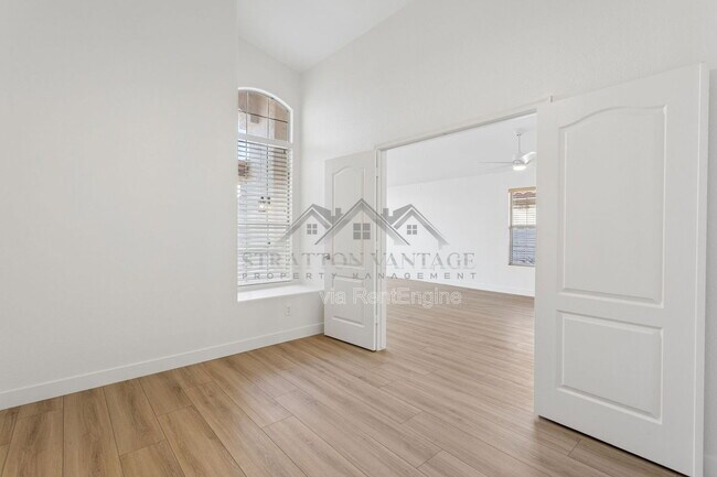 Building Photo - 9841 W Tonopah Dr