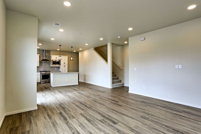 Building Photo - 4768 Champlain Dr