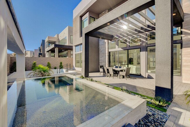 Building Photo - Mesa Ridge Luxury Oasis Feathertop