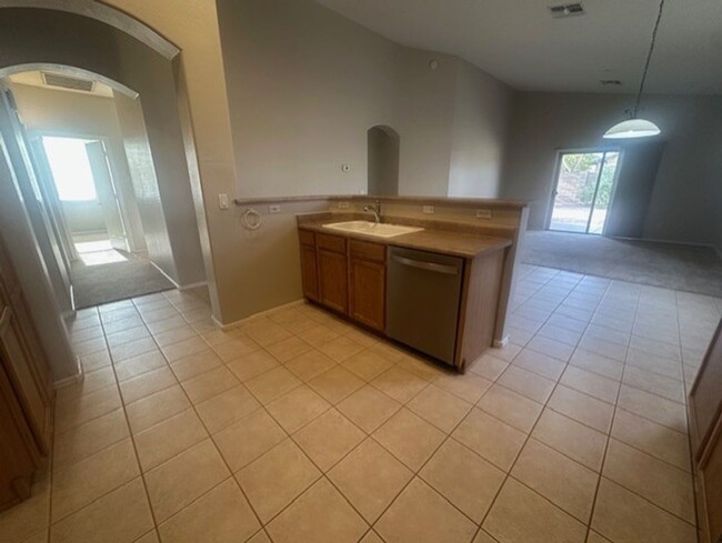 Building Photo - Single level 4 bedroom home in Chandler, w...