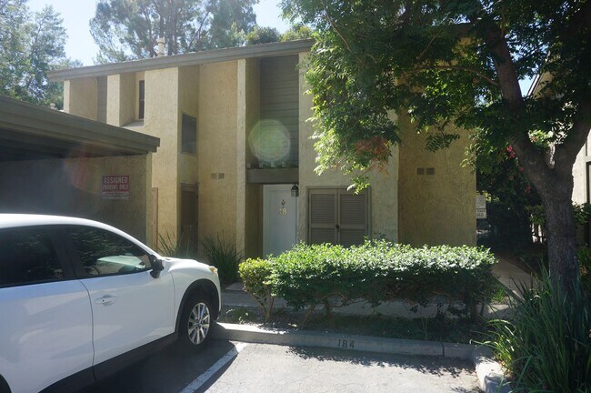 Building Photo - Wonderfully Remodeled 1 Bedroom with Stunn...