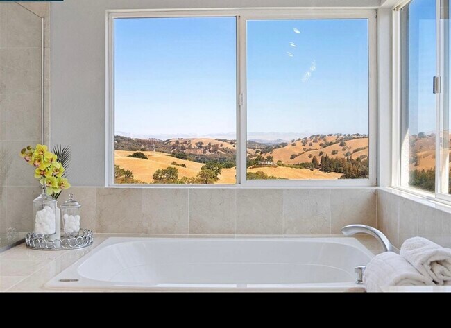 Building Photo - 1274 Sunrise Ridge Dr