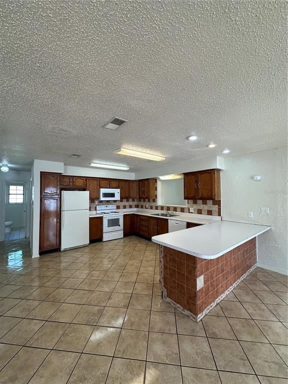 Building Photo - 5907 NW 65th Pl