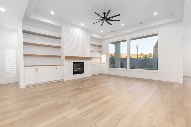 Building Photo - Gorgeous single story with RV Garage in Majestic Fields