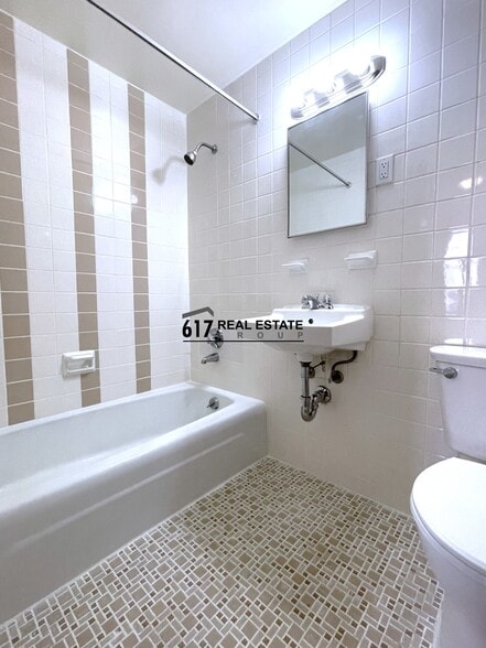 Building Photo - 160 N Beacon St