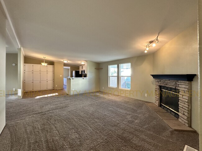 Building Photo - 1664 W Coralbrooke Dr