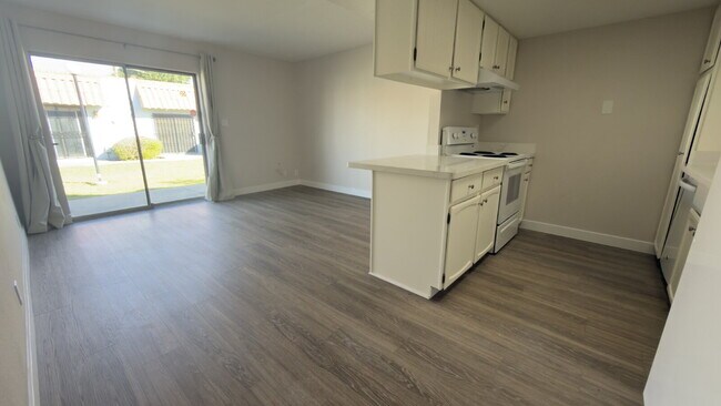 Building Photo - "Charming 1-Bedroom Condo Oasis in Phoenix - Your Perfect Urban Retreat!"