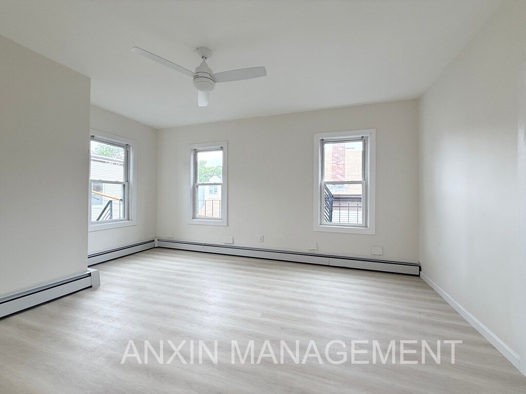 Building Photo - 144 Spring St