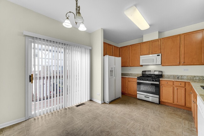 Building Photo - 1114 N Claremont Dr