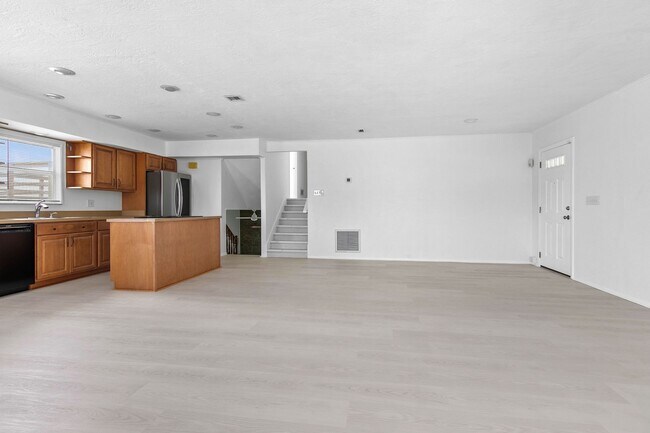 Building Photo - 7810 S Tropical Trail